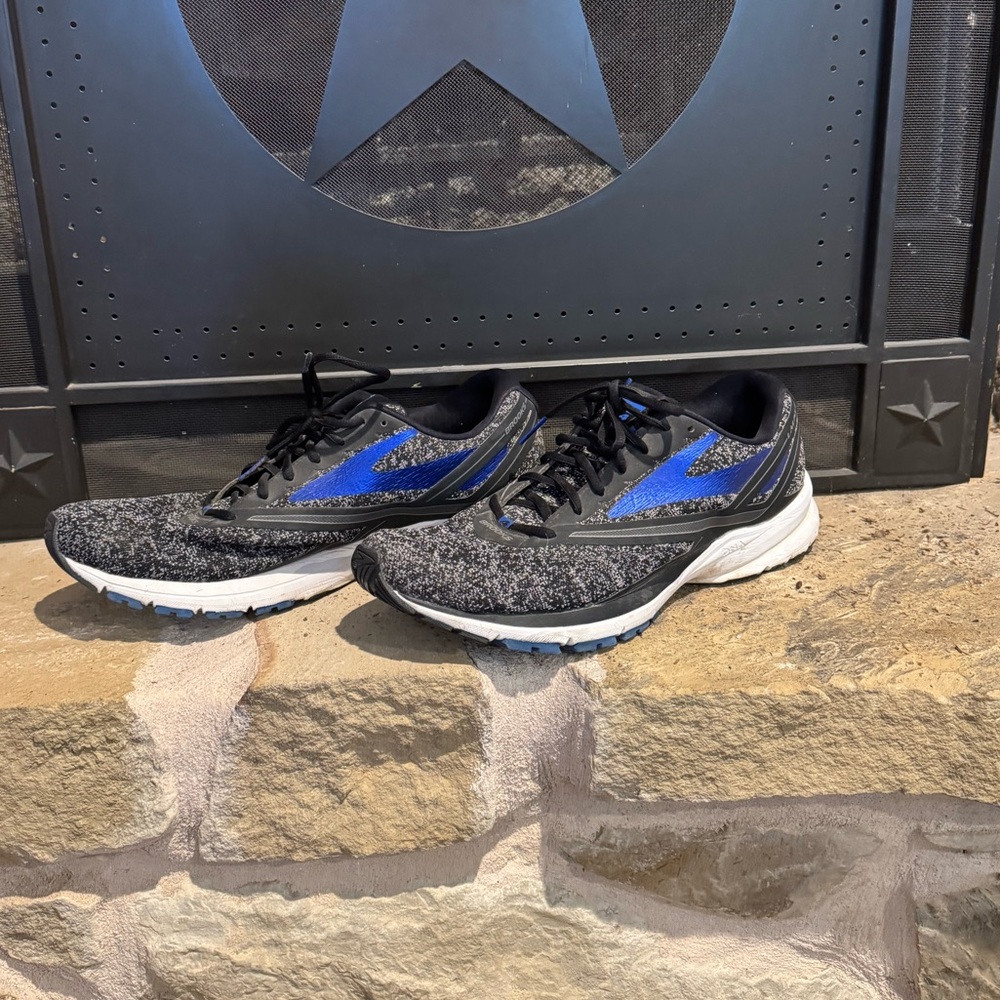 Mens Brooks Launch size 15